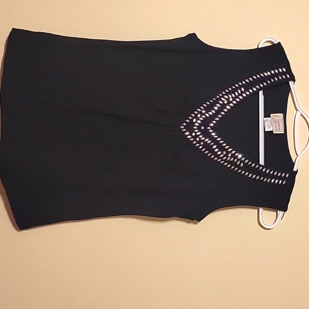 Size small black tank